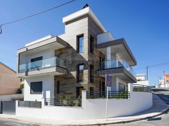 Moradia T4 em Santa Iria de Azoia, São João da Talha e Bobadela