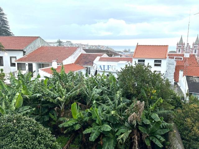 Moradia T4 em Santa Luzia Angra Heroísmo com vista mar