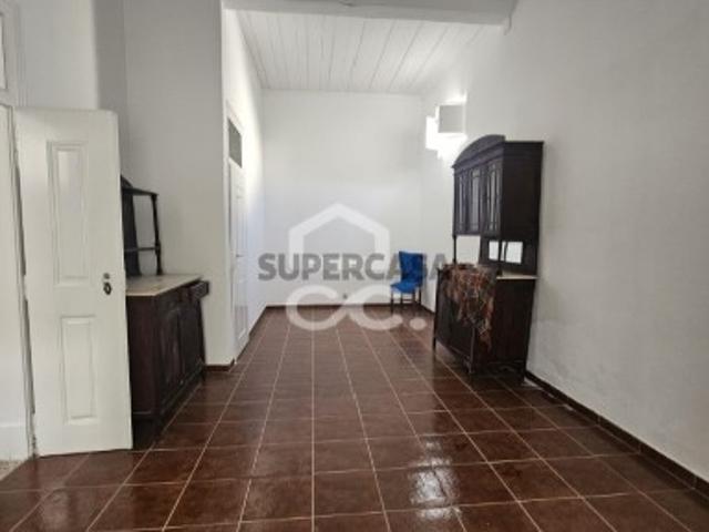 Moradia T4 em Santiago Maior e São João Baptista