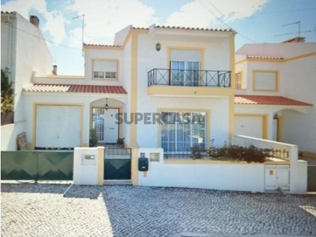 Moradia T4 em Santo Onofre e Serra do Bouro