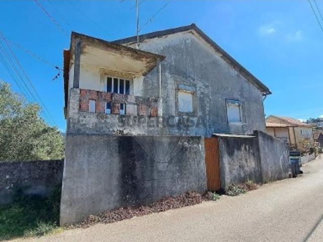 Moradia T4 em Santo António dos Olivais