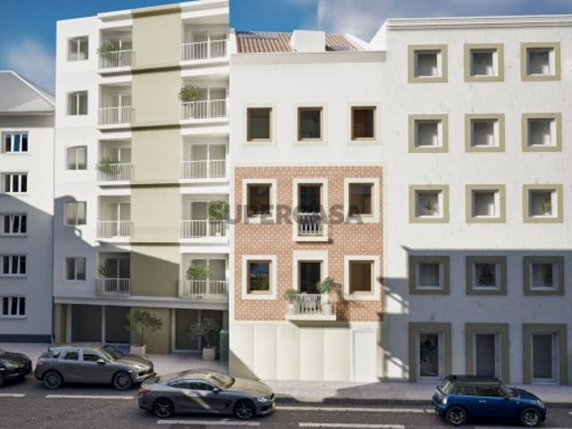Moradia T4 em Santo António dos Cavaleiros e Frielas