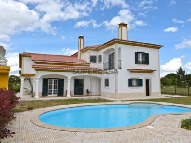 Moradia T4 em Santo Estevão