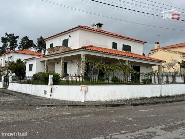 OPORTUNIDADE: Moradia T4 em Urbanizao privilegiada em Ourm PREST.