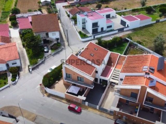 Moradia T4 em Taveiro, Ameal e Arzila