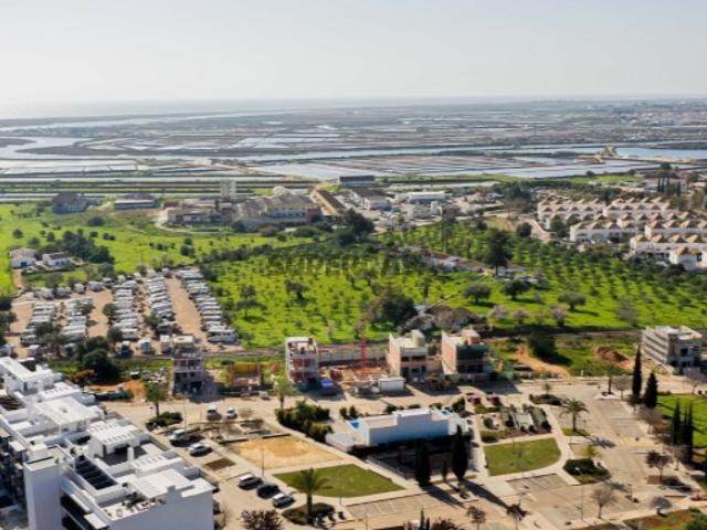 Moradia T4 com Piscina na Urbanização ’Portas do Sol’ em Tavira