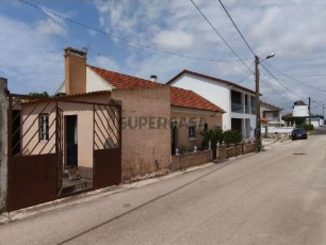 Moradia T4 em Torres Vedras em lote de 625m2