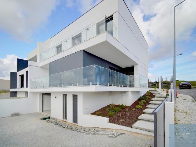 Moradia T4 em Trajouce 162m² São Domingos De Rana