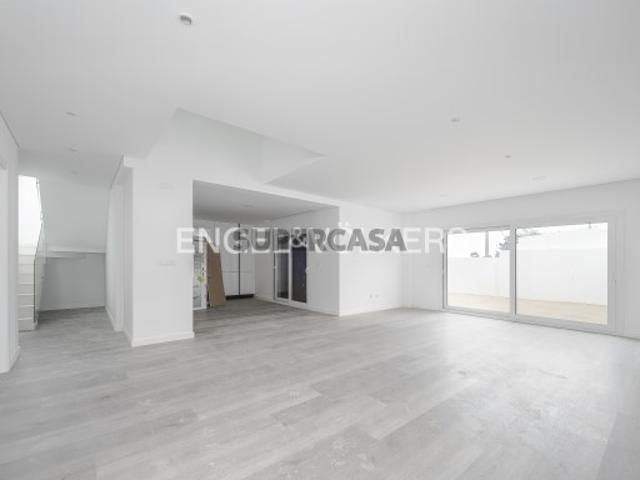 Moradia T4 em Vale de Milhaços, Corroios