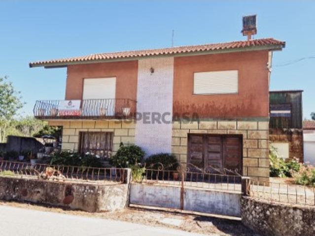 Moradia T4 em Vilarinho do Bairro
