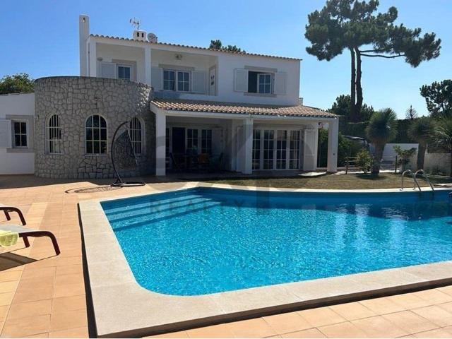 Moradia T4 entre as dunas e o mar inserida no condominio de. 210m² Carvalhal