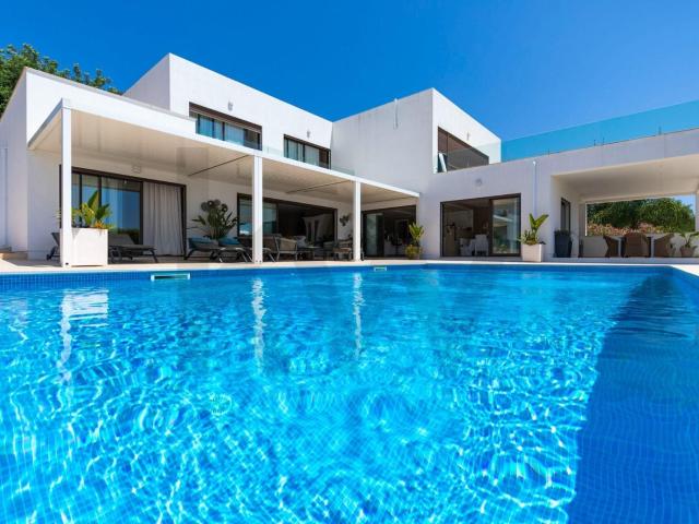 Moradia T4 Espaçosa Com Piscina e Garagem 306m² Mexilhoeira Grande