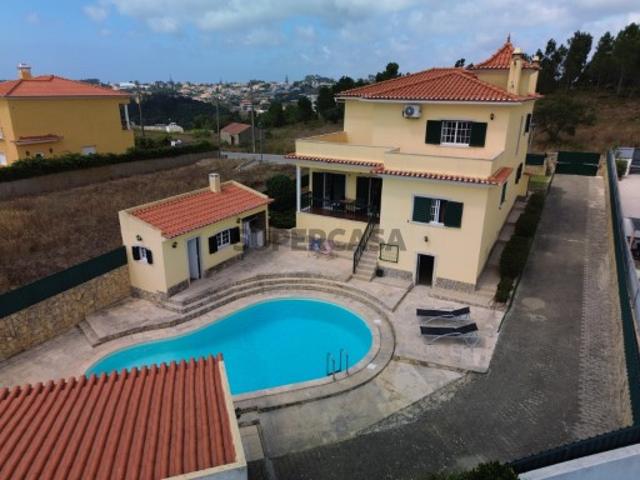 Moradia T4 Espaçosa com Piscina em Excelente Estado | Mafra
