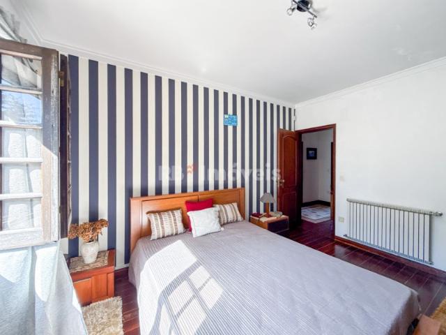 Moradia T4 estilo Chalé c/ Garagem e Jardim Abrantes