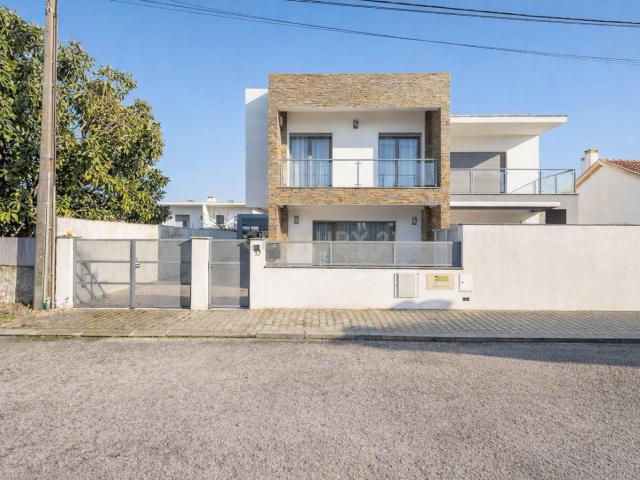 Moradia T4 Fernão Ferro