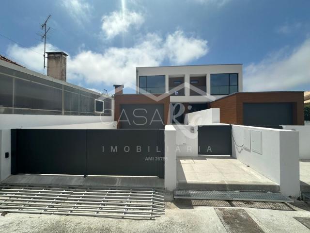 Moradia T4 Geminada Aradas 2min Glicínias