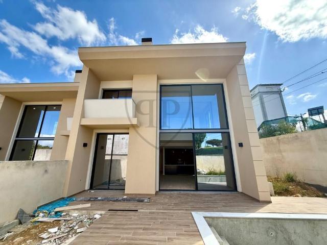 Moradia T4 Geminada com Vista Mar e Serra de Sintra, em Casc. 212m² Alcabideche