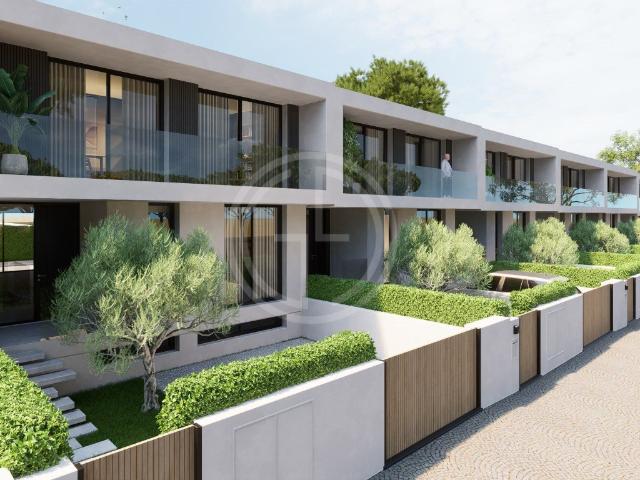 Moradia T4 geminada em Faro 213m² Montenegro