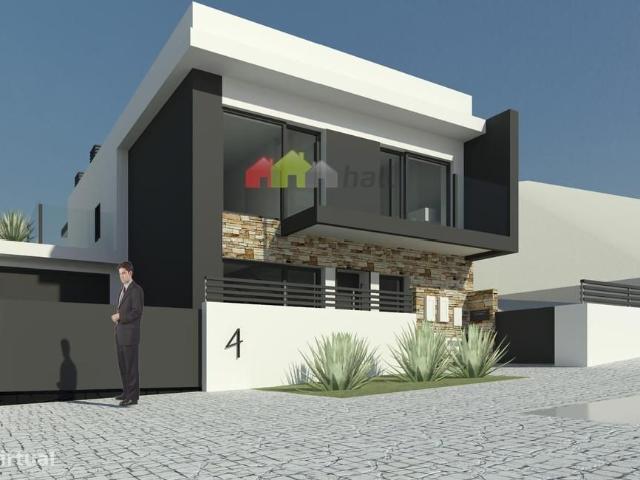 Moradia T4 Geminada em Projeto c/Piscina na Sobreda Almada