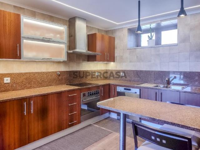 Moradia T4, hospedagem 4 bangalôs com piscina em Tamel Barcelos