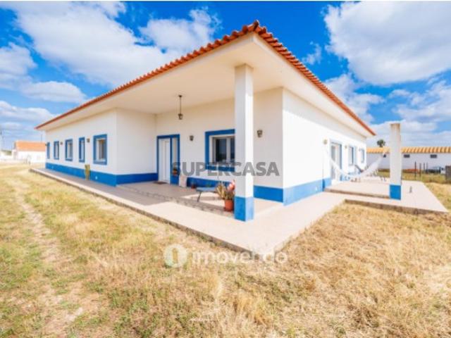 Moradia T4 incrível, com terreno de 4.200m², no Rebocho, Coruche