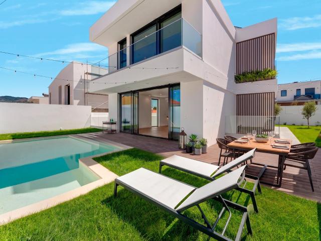 Moradia T4 Independente com Piscina e 4 Suites em Alcabideche, Cascais