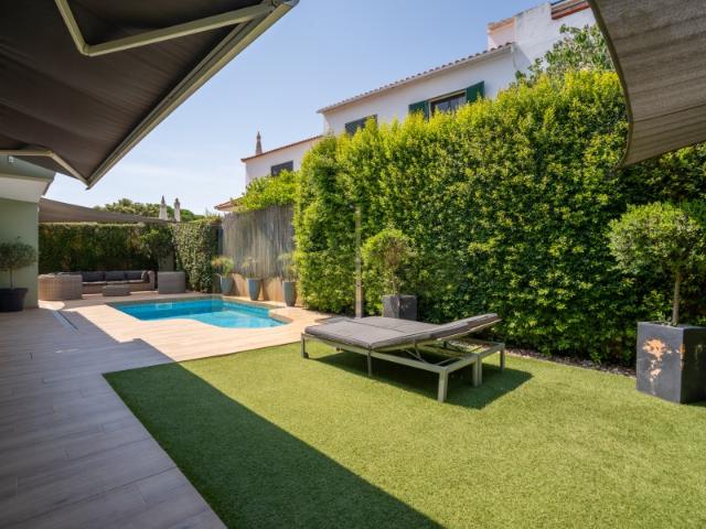 Moradia T4 Independente Renovada com Piscina e Jardim, a 5 Minutos de Faro