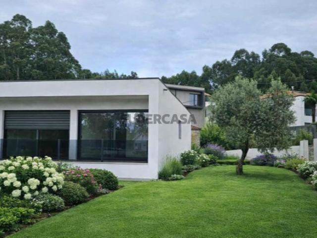 Moradia T4 individual em Alvelos Barcelos