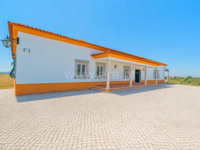 Moradia T4 inserida em propriedade com 9.680 m² 244m² Romeira e Várzea