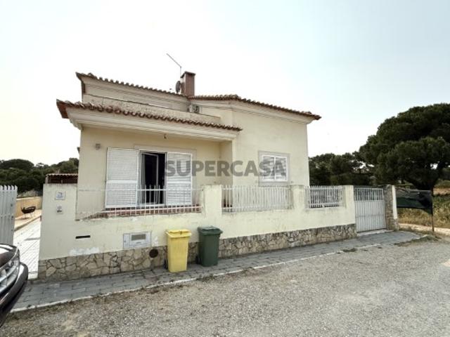 MORADIA T4 ISOLADA
