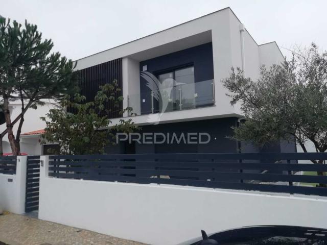 Moradia T4 isolada