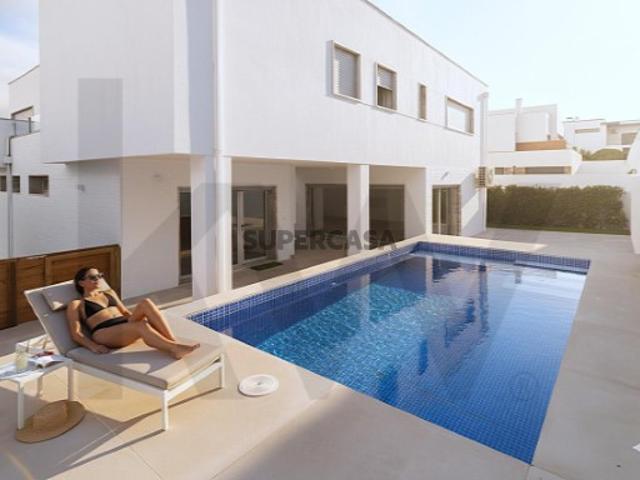 Moradia T4 isolada com piscina e garagem 4 carros 35 min de Lisboa