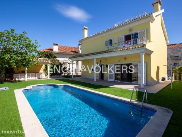 Moradia T4 Isolada com Piscina, Jardim e Vista para o Tejo no Feij