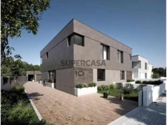 Moradia T4 isolada arquitetura moderna na Gafanha da Nazaré