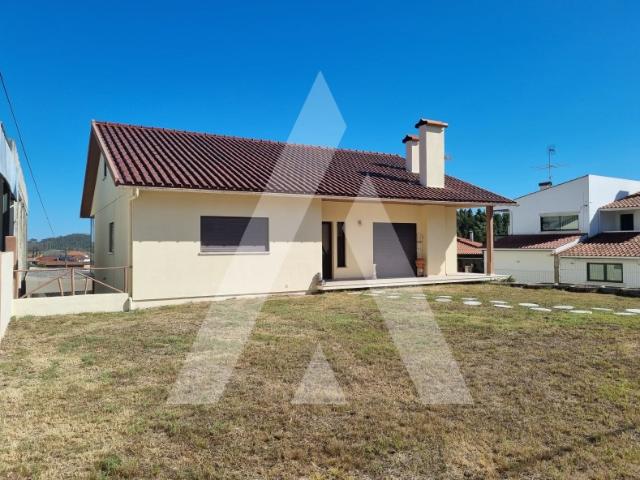 Moradia T4 isolada | design moderno | espaço e conforto em Leiria