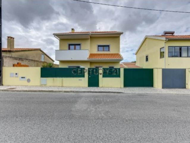 Moradia T4 Isolada Duplex com Box em Adroana, Alcabideche