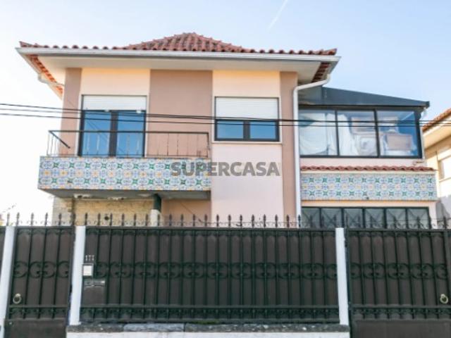 Moradia T4 isolada em Alvide