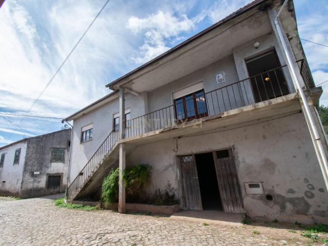 Moradia T4 isolada em Venda de Podentes