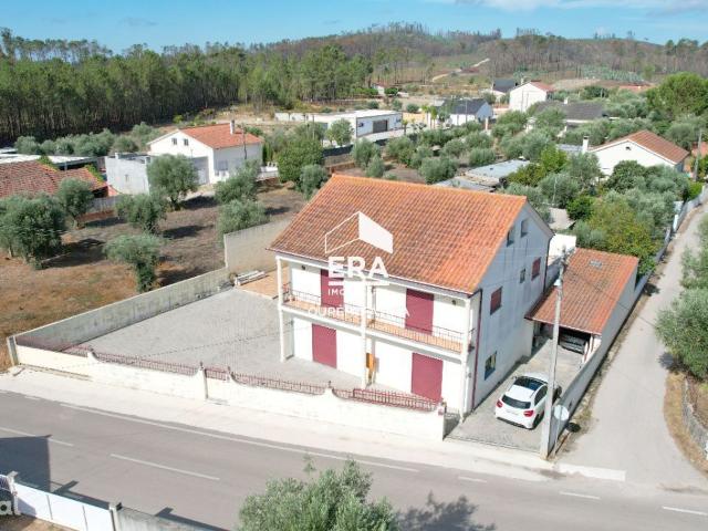 Moradia T4 localizada na freguesia da Freixianda