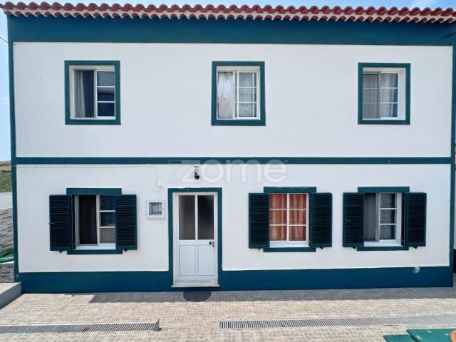 Moradia T4 localizada na Rua José Inácio Andrade