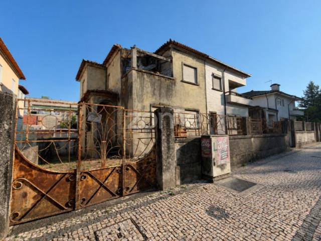 Moradia T4 para Reabilitação | Centro de Famalicão