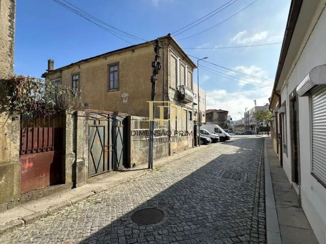 Moradia T4 para Reabilitar em São Mamede de Infesta, Matosinhos