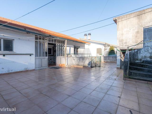 Moradia T4 Isolada com Terrao, Jardim e Garagem em Canas Excelente