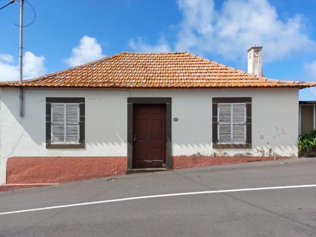 Moradia T4 para recuperar com vista mar Ponta do Sol, Madeira