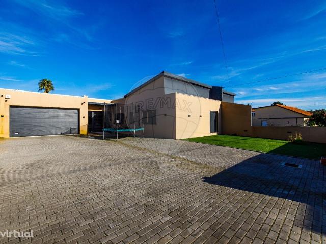 Moradia T4 para venda