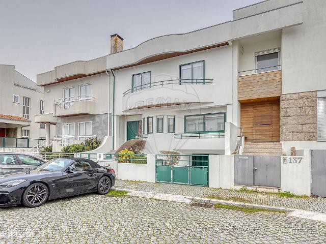 Moradia T4 para venda