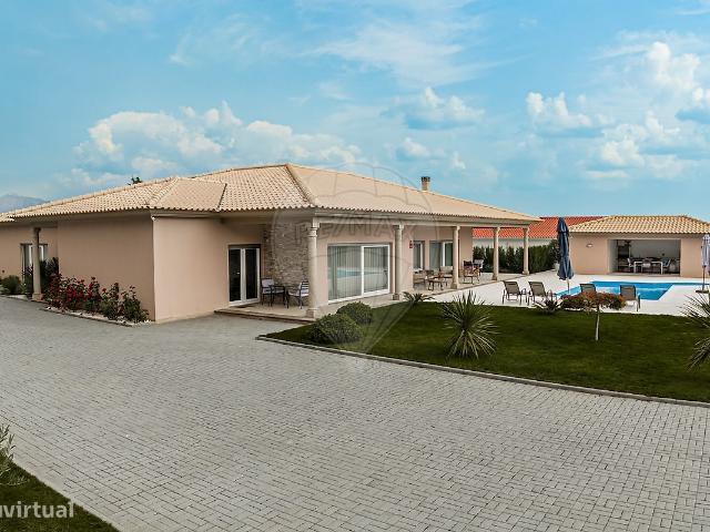 Moradia T4 para venda
