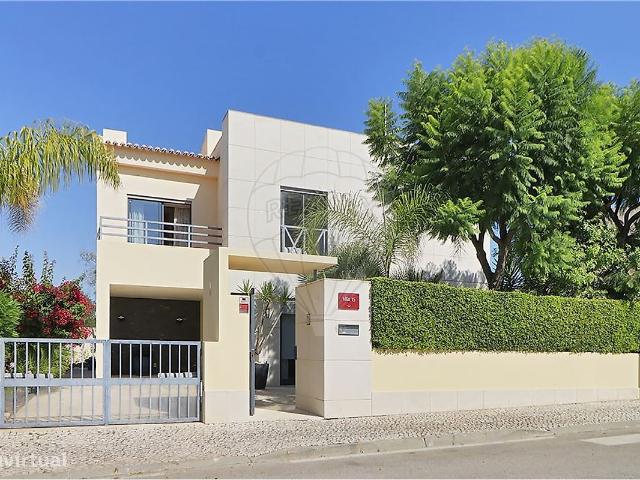 Moradia T4 para venda
