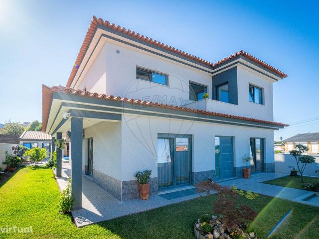 Moradia T4 para venda