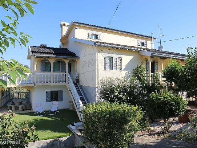 Moradia T4 para venda
